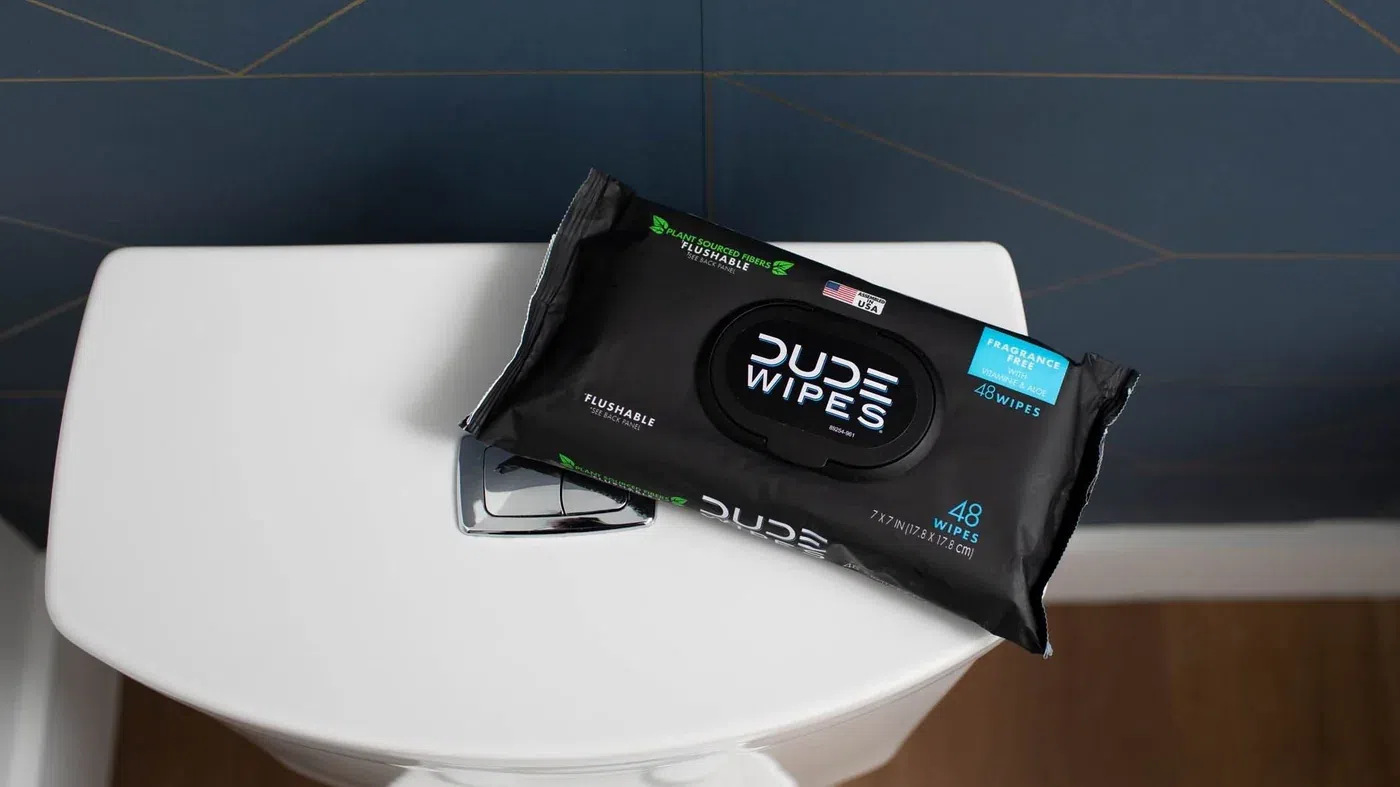 Dude Wipes: Как няколко „пича“ превръщат една шега в бизнес за $200 милиона