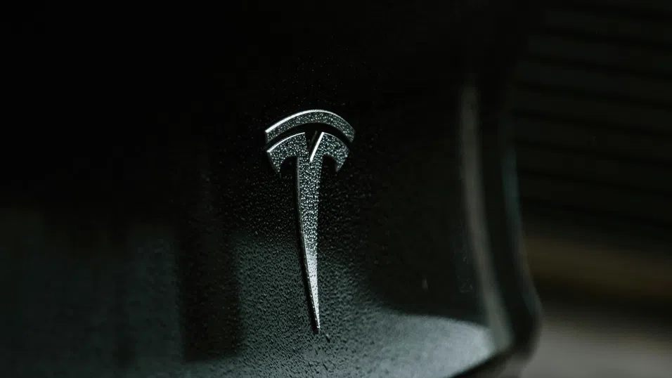 Продажбите на Tesla в Европа се топят, докато китайските компании засилват присъствието си