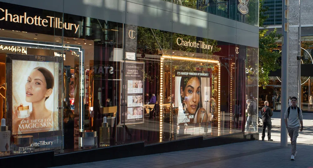 Козметичният гигант Estee Lauder преговаря за сливане с испанската Puig