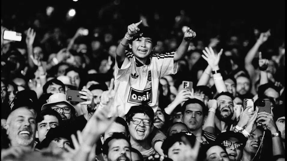 От Oasis до Bad Bunny: Как колаборациите се превръщат в нов двигател на растежа на Adidas