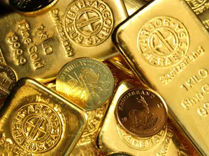 Златото потъва още по-дълбоко в мечи пазар, докато разпродажбите продължават