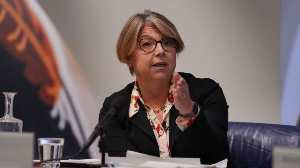 Пазарите са твърде раздути и предстои спад, предупреждава водещ представител на Английската централна банка