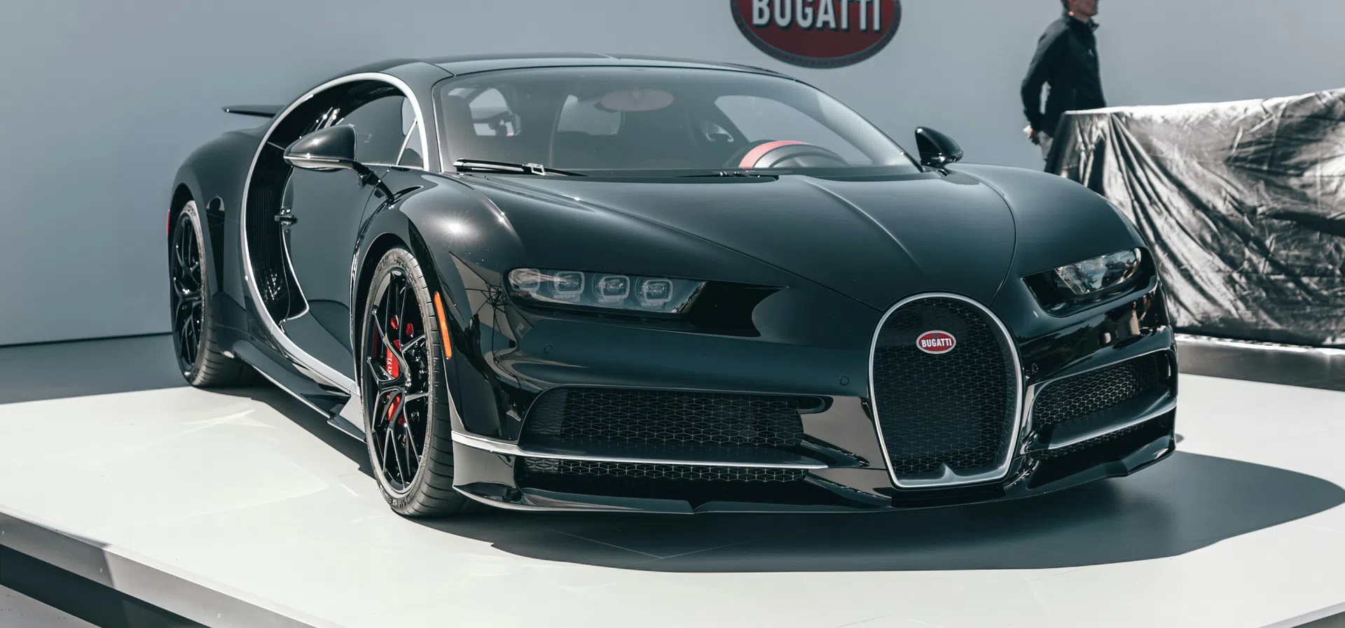 Porsche продава огромния си дял от 45% в Bugatti