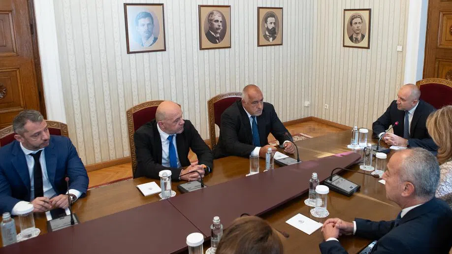 Започнаха консултациите за съставяне на правителство при президента Румен Радев (Обзор)