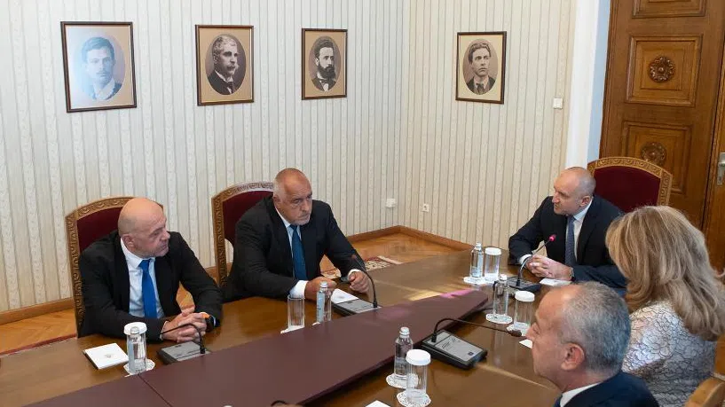 Започнаха консултациите за съставяне на правителство при президента Румен Радев (Обзор)