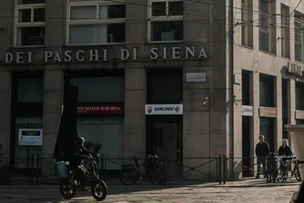 Monte dei Paschi, която беше олицетворение на банковите затруднения на Рим и се наложи да бъде спасена от държавата, през януари шокира инвеститорите, като подаде оферта за търговската банка на Милано, някога двигател на италианския капитализъм