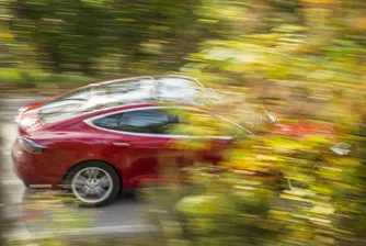 Колата е тиха, но не и стомахът ви: Защо електромобилите причиняват повече гадене от бензиновите