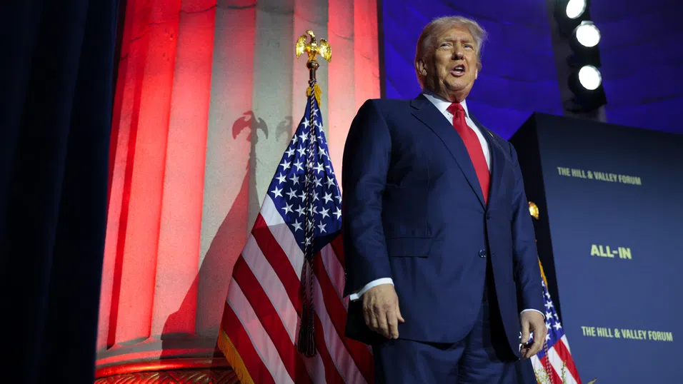 AI в хватката на Тръмп: Ще стане ли изкуственият интелект „политически коректен“