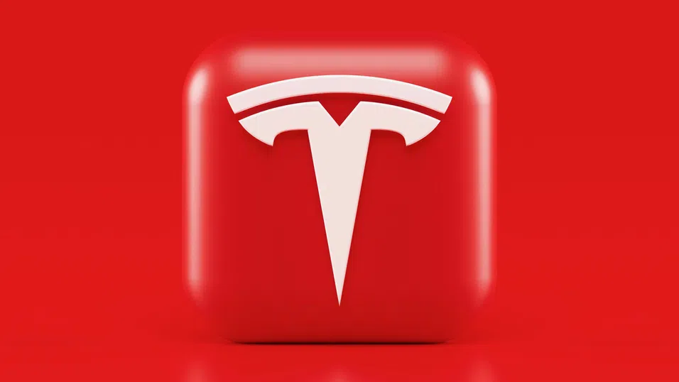 Ще успеят ли волатилните акции на Тesla да затворят годината на зелено?