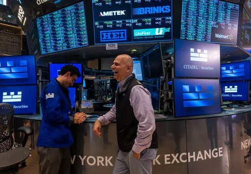 В бурна година за пазарите: Бонусите на Уолстрийт достигат безпрецедентни върхове