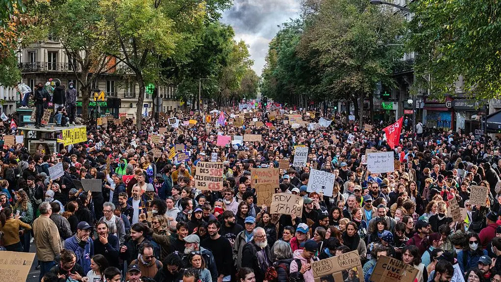 Над 400 000 души протестираха във Франция. Демонстрациите преминаха сравнително спокойно, но не и без сблъсъци