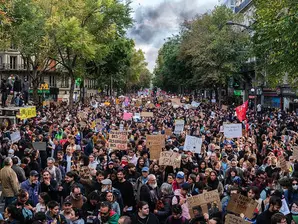 Над 400 000 души протестираха във Франция. Демонстрациите преминаха сравнително спокойно, но не и без сблъсъци
