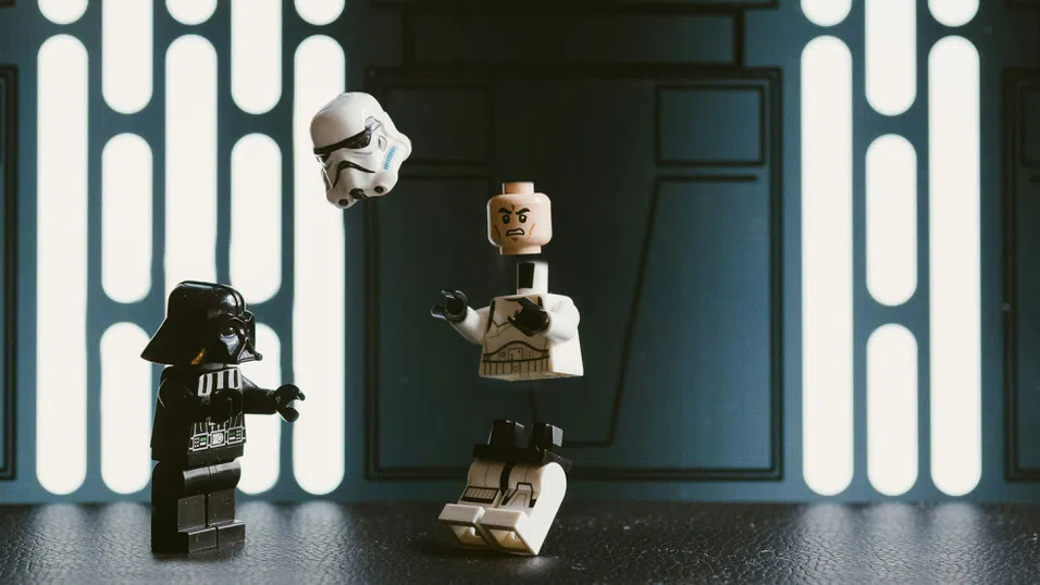 От ръба на фалита до лидер в сектора: Как Lego превръща поп културата в играчки