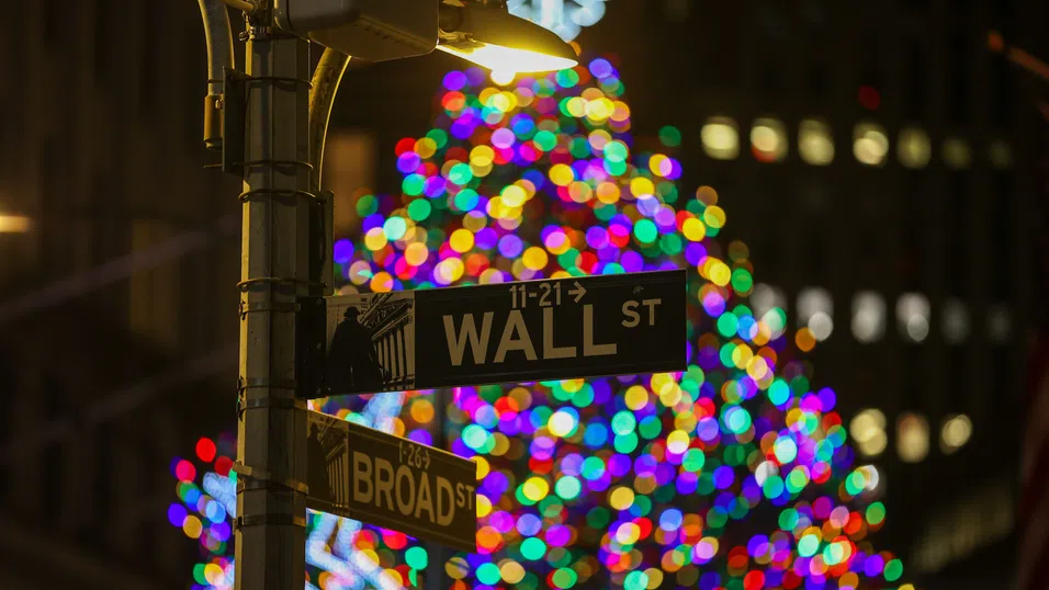 Уолстрийт влиза в 2026 г. с апетит - и с едно наум. Петима големи играчи казват къде насочват парите си