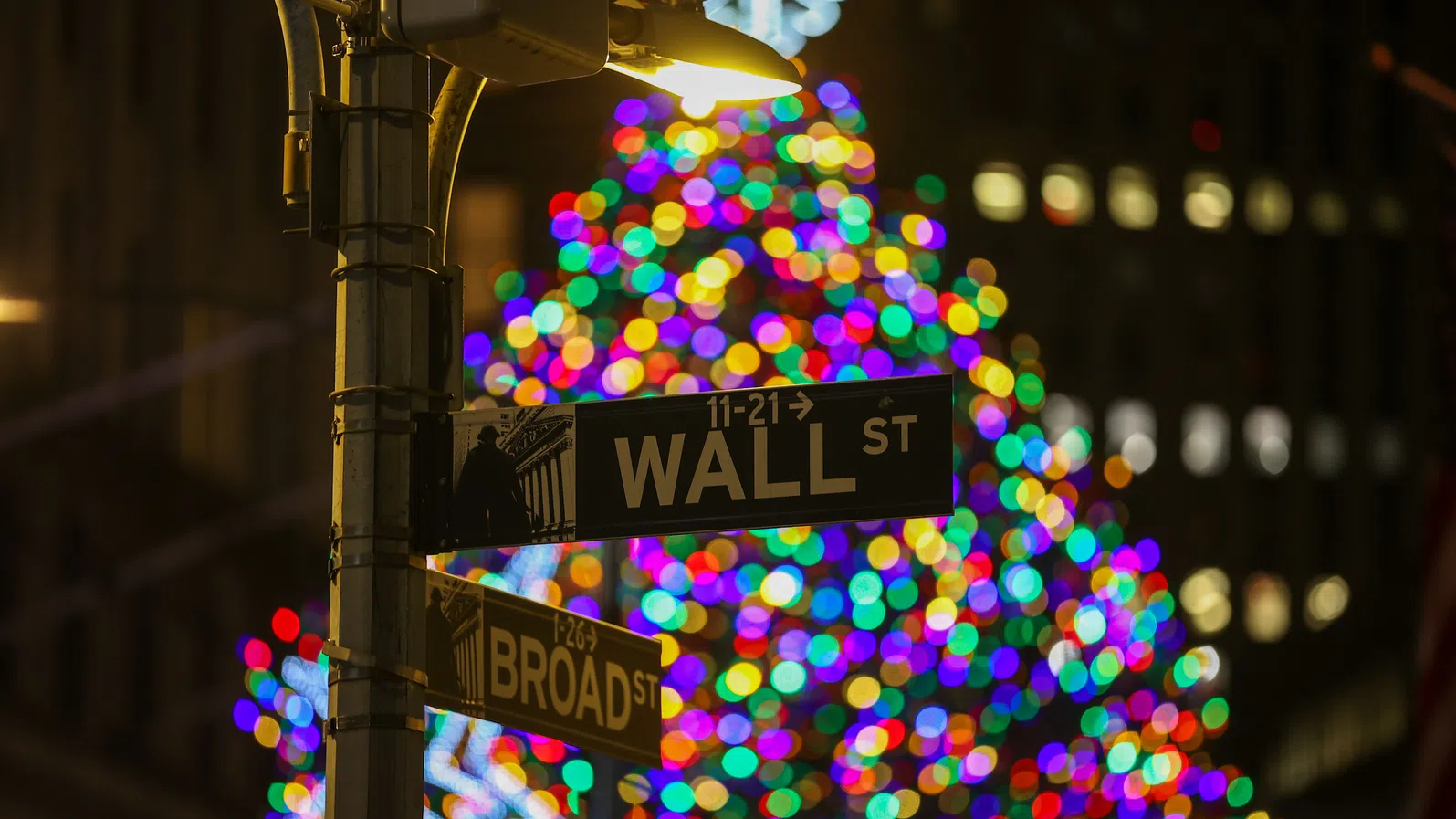 Уолстрийт влиза в 2026 г. с апетит - и с едно наум. Петима големи играчи казват къде насочват парите си