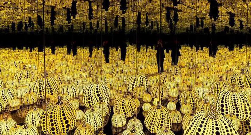 Той си направи селфи и разруши творба за един милион долара