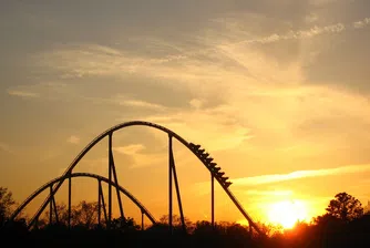 Откриват най-високото, най-бързо и най-дълго увеселително влакче (видео)