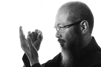 Майстор бижутер изобрети нечуплив порцелан