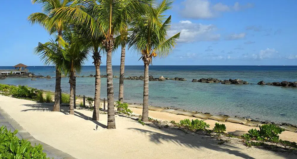 Невероятна оптична илюзия: Подводният водопад на остров Мавриций (снимки)