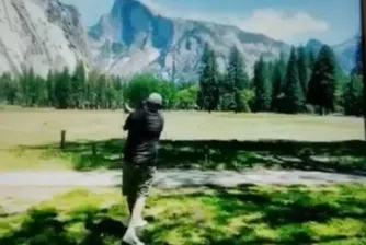 Уволниха шеф, играл голф на защитена ливада