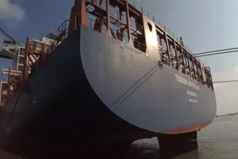 Освободеният български моряк вече е в Европа. Идва си до дни