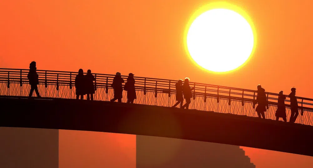 Новогодишните празненства се завърнаха с повече надежда за мир