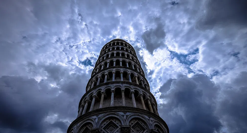 Наклонената кула в Пиза се изправя