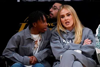 Адел предизвика феновете, които хвърлят предмети по музикантите