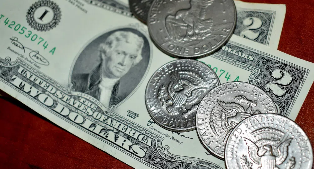 Щатският долар поевтиня до четиримесечно дъно