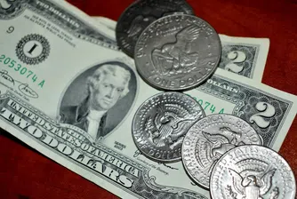 Щатският долар поевтиня до четиримесечно дъно
