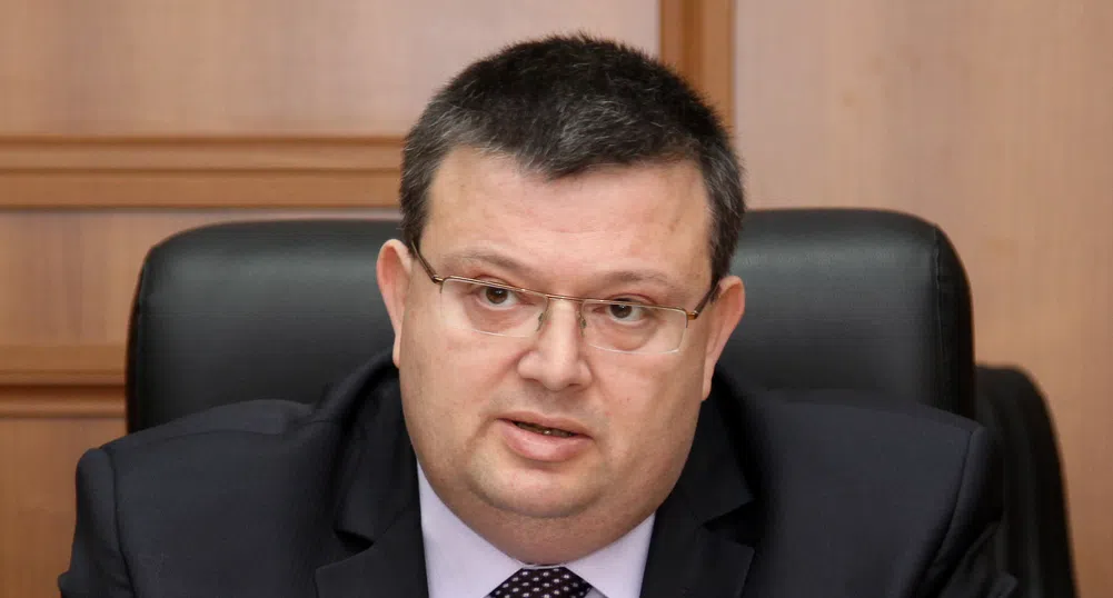 Сотир Цацаров подава оставка