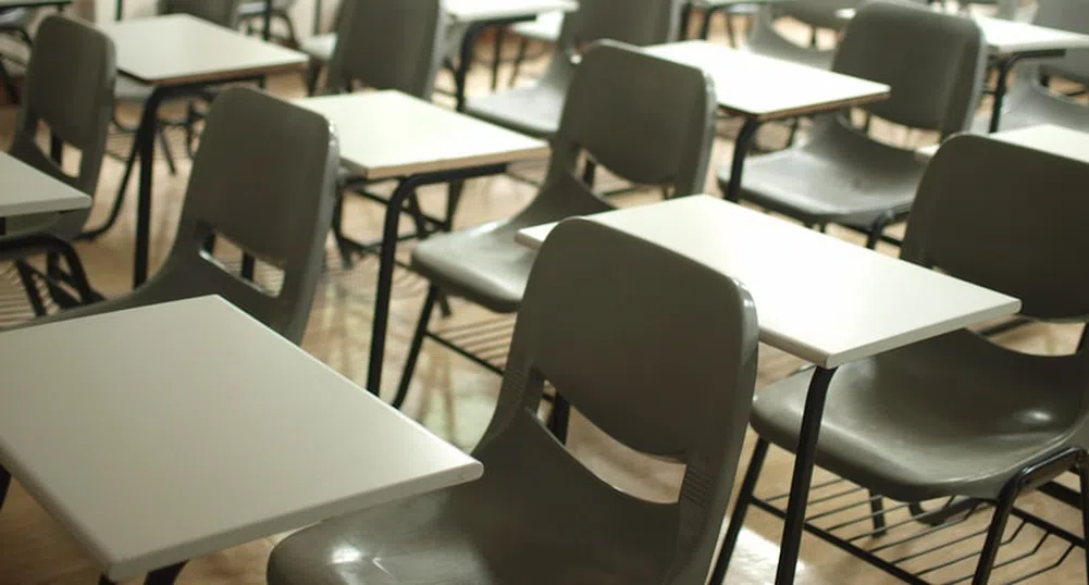 Вторият срок започва присъствено само в 4 области