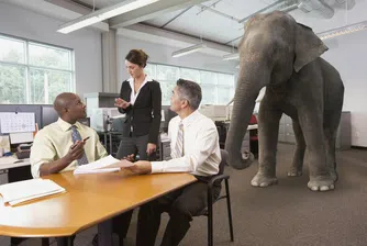 Инфлацията е слонът в стъкларския магазин на ЕС. Какво да правим с него