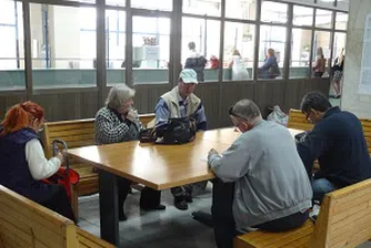 Изплащат пенсиите за април по-рано заради великденските празници