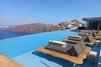 Визитката на Гърция: Атина, Миконос и Санторини