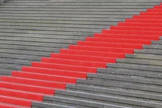 Киану за първи път се появи с жена след смъртта на приятелката му