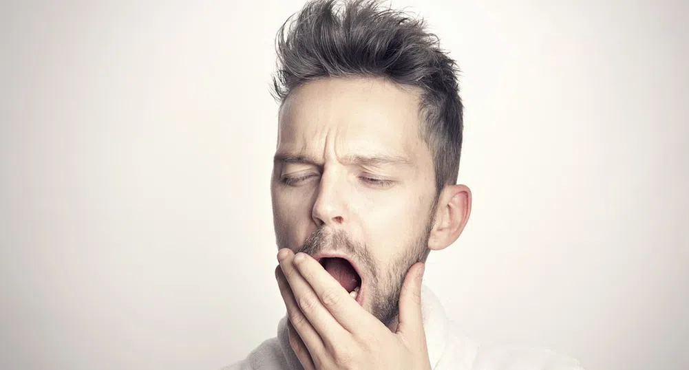 Защо се протягаме и прозяваме при събуждане и колко важно е това?