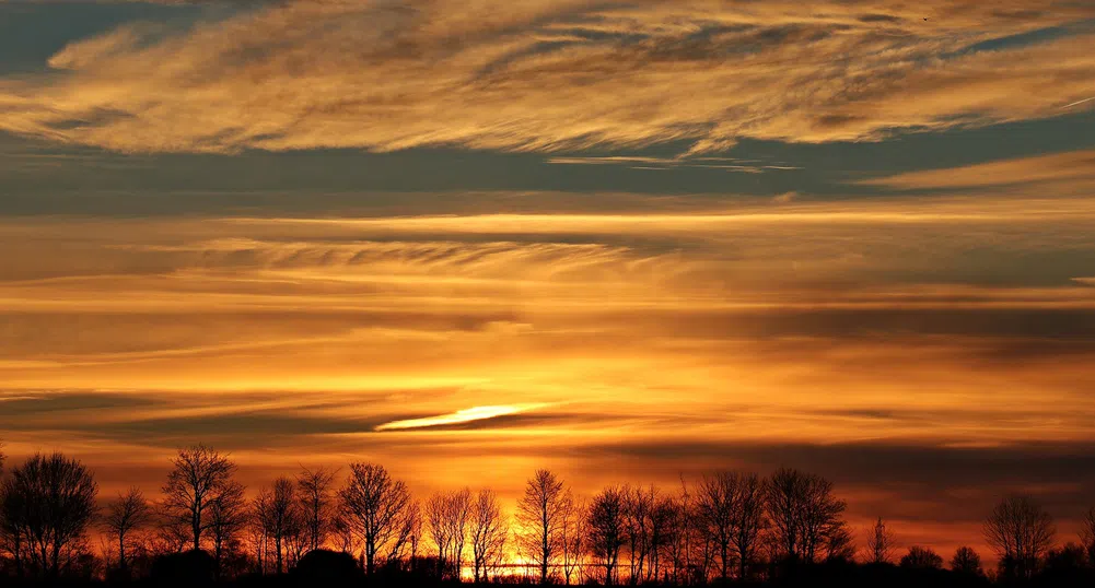 Дъжд, вятър и високи температури в началото на седмицата