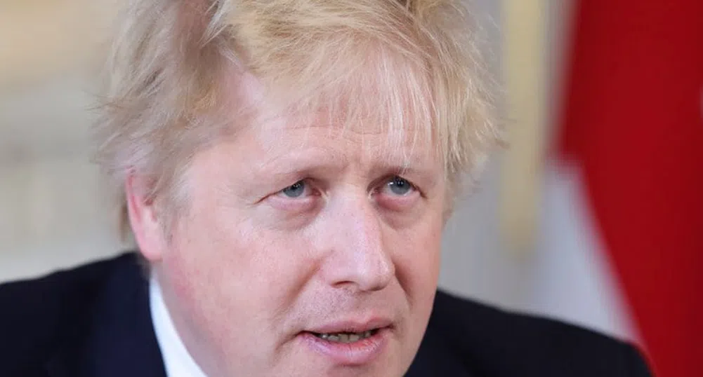 Борис Джонсън пазарува в гръцки супермаркет