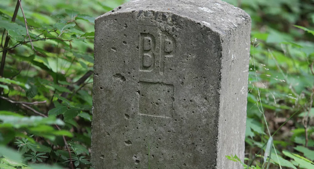 Фермер премести границата между Белгия и Франция. Пречела на трактора му