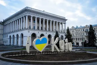 Украинци искат замяна на местната валута с щатския долар