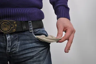 Евростат: 37% от българите трудно свързват двата края