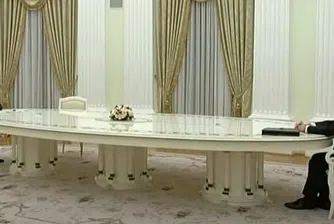 Макрон: Путин ми каза, че Русия няма да ескалира допълнително кризата