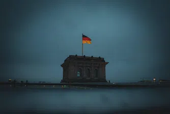 Германската икономика приключва силно 2020 г., но рисковете остават