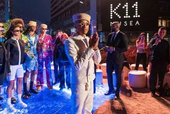 Фарел Уилямс покори Азия с модното шоу „От Хавай до Хонконг“