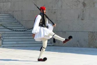 Гърция отново изпадна в рецесия