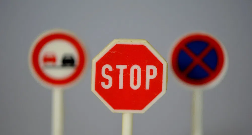 Защо знакът СТОП е осмоъгълен?