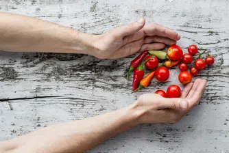 Трета седмица недостиг на домати и краставици във Великобритания