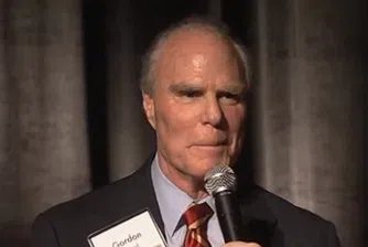 Той е милиардер и кара ски, въпреки че ослепява през 1970 г.