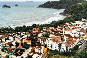 Разходка из плажен град без автомобили, но с очарователни калдъръмени улици